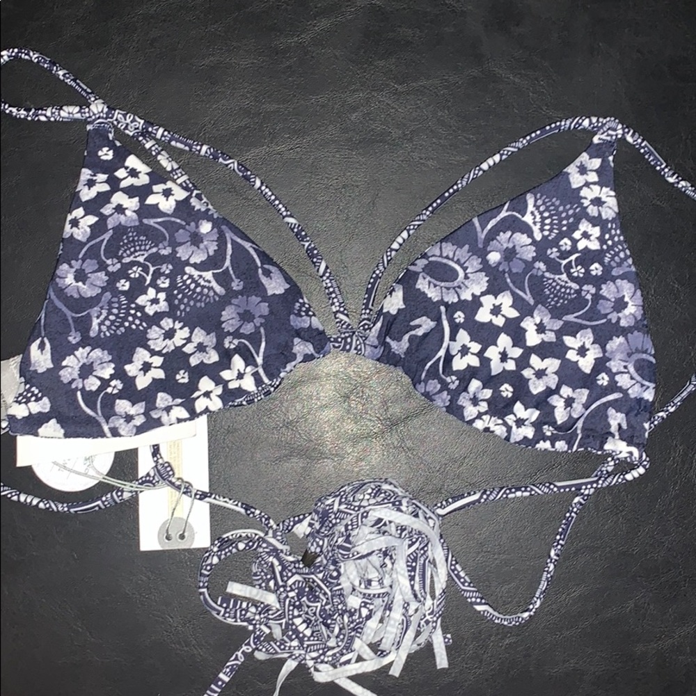 Reversible Triangle Top - Picture 3 of 3